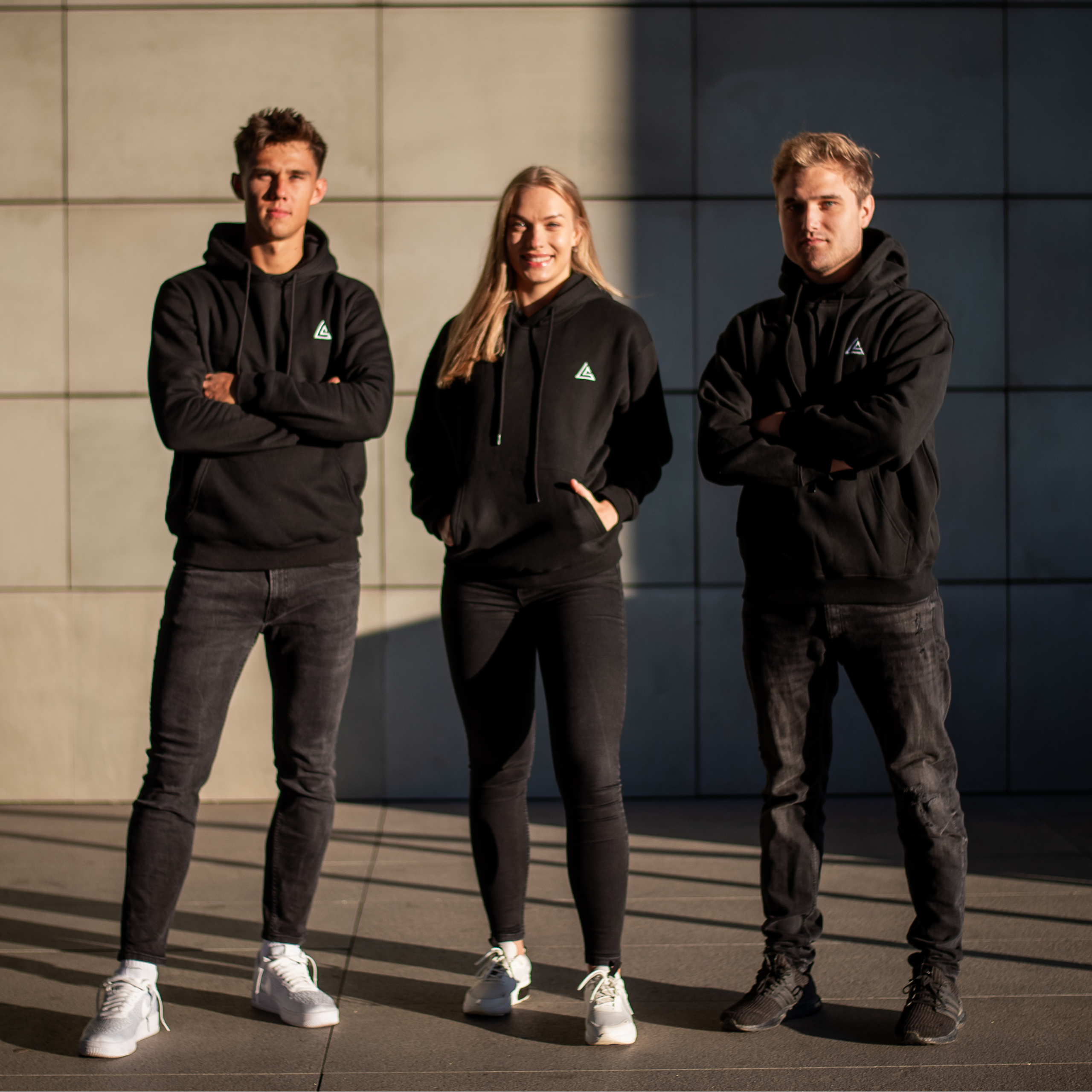 bluza kangurka czarna